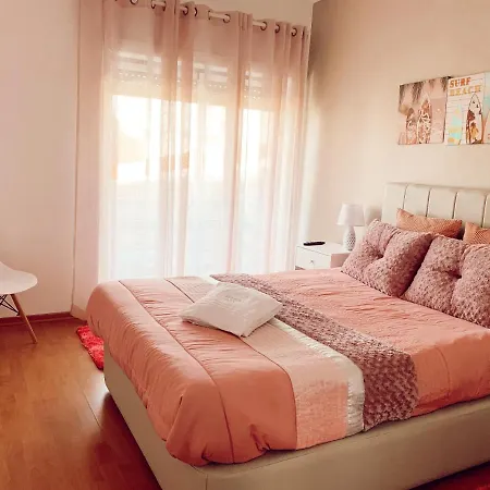 With 3 Bedrooms In With Wonderful Sea View Terrace And Wifi Nazaré